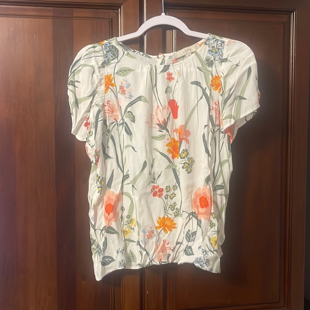 **20% off Sale** LOFT Womens floral top L